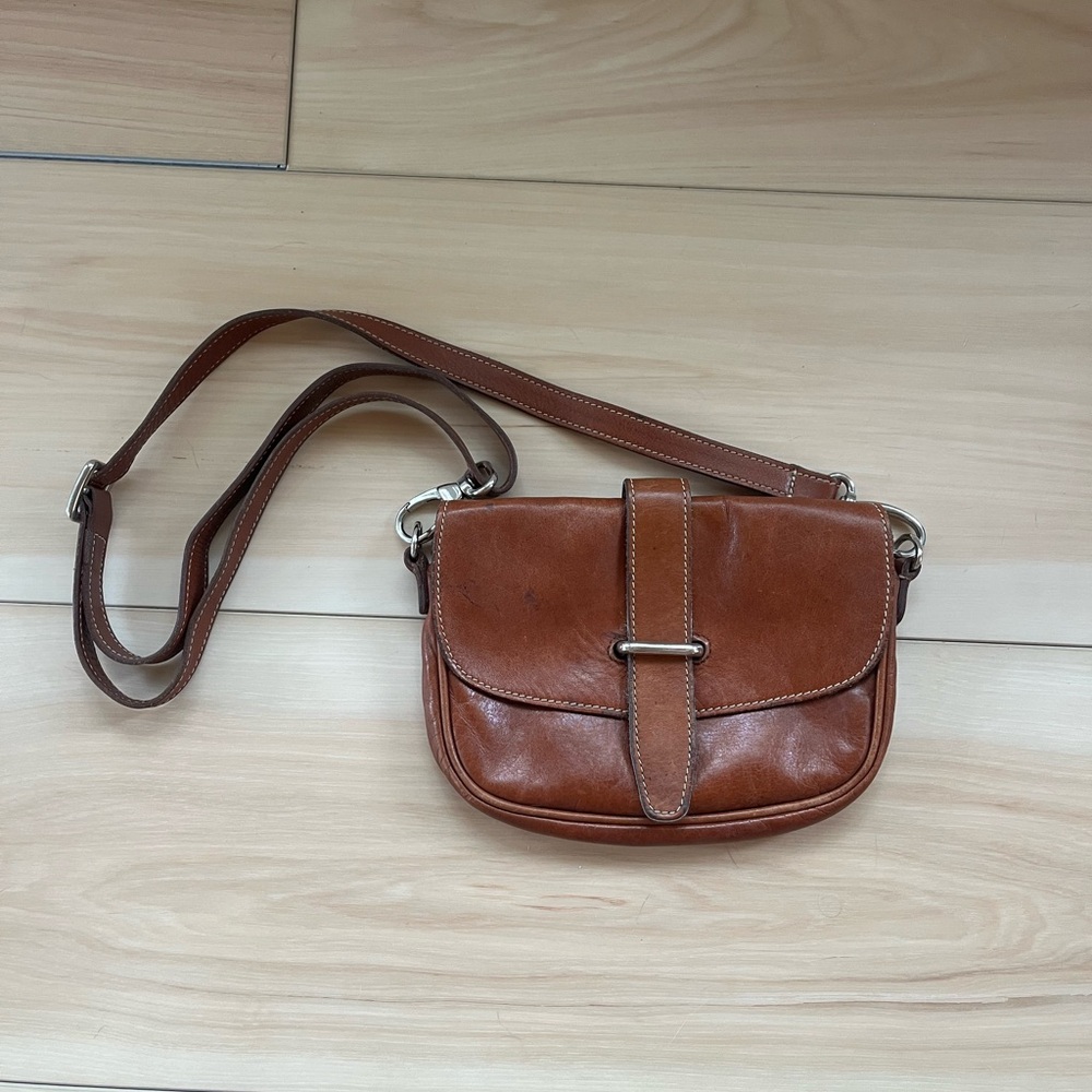 ROOTS Elegant Brown Leather Crossbody Bag
